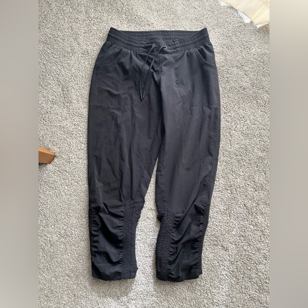 Athleta capri pants